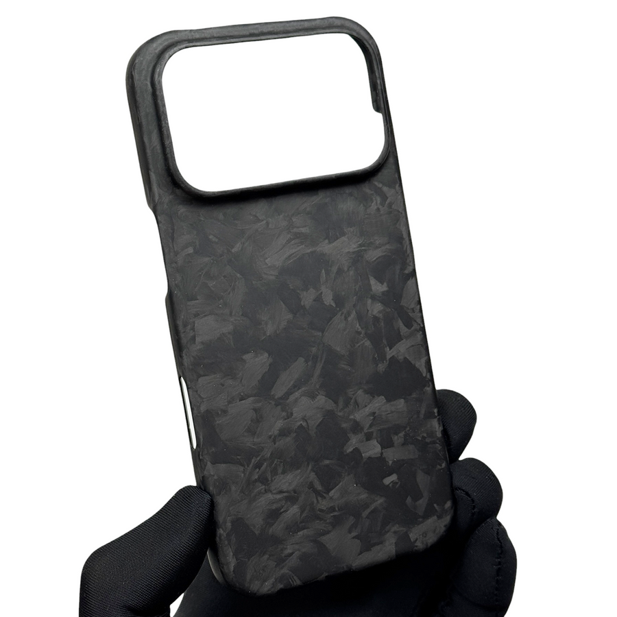 Карбоновый чехол Apple iPhone 17 Pro (Crater Forged)