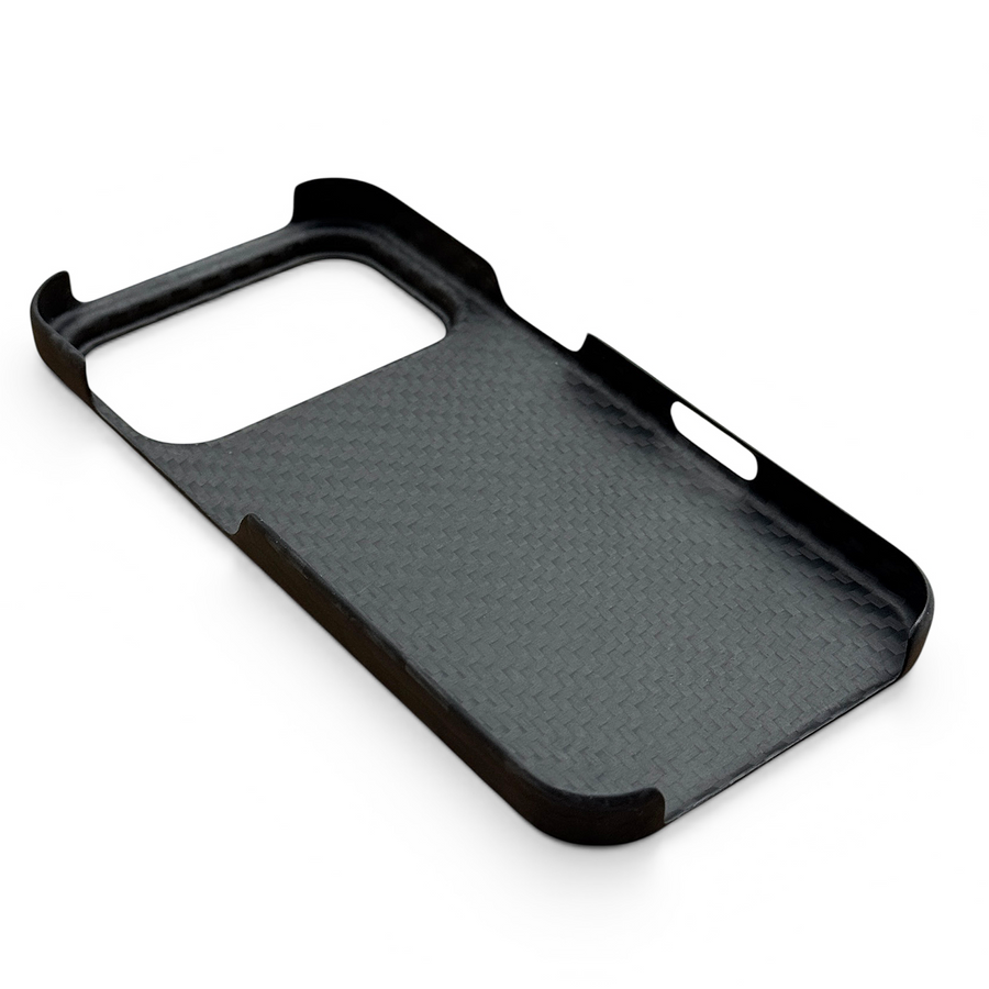 Карбоновый чехол Apple iPhone 17 Pro (Crater Forged)