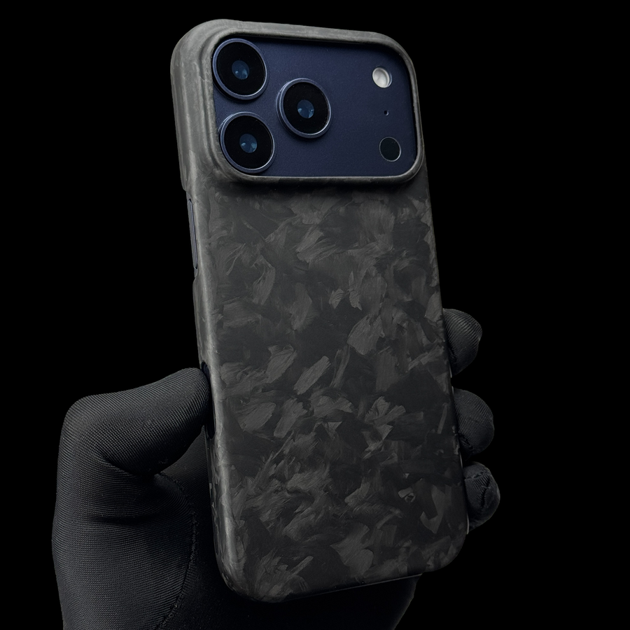 Карбоновый чехол Apple iPhone 17 Pro (Crater Forged)